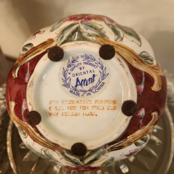 Oriental Accent Bowl with Chic Handle Asian closinssire Gold painted Floral - Picture 3 of 9